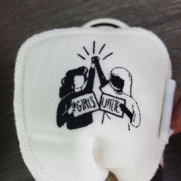 New Chuck Taylor All Star Hi 'Girls United" - Picture 10 of 12